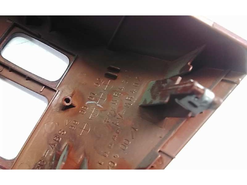 Recambio de aireador izquierdo para mitsubishi montero (v60/v70) 3.2 di-d cat referencia OEM IAM MR402451  