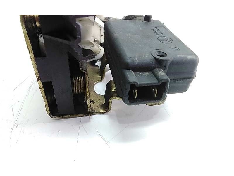 Recambio de cerradura puerta trasera izquierda para renault 19 hatchback (b/c53) europa referencia OEM IAM   