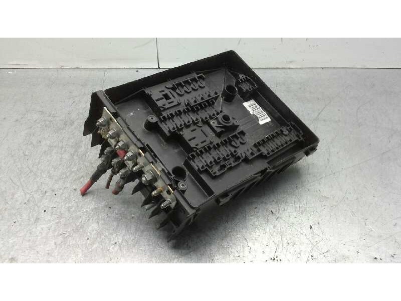 Recambio de caja fusibles para audi a3 sportback (8p) 1.6 attraction referencia OEM IAM 8P0937548A  