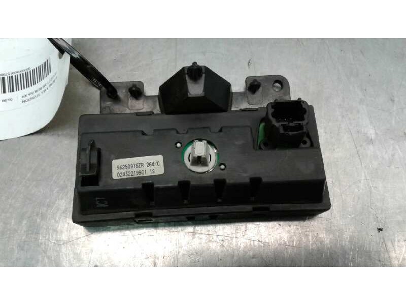 Recambio de pantalla multifuncion para peugeot 206 berlina xr referencia OEM IAM 96250976ZR  