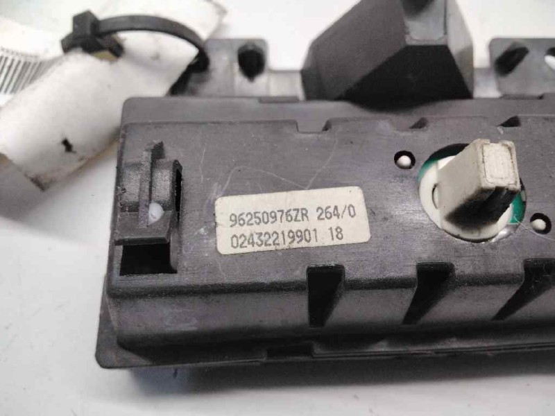 Recambio de pantalla multifuncion para peugeot 206 berlina xr referencia OEM IAM 96250976ZR  