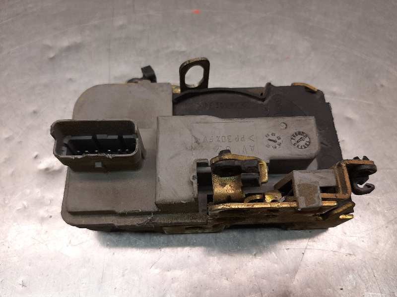 Recambio de cerradura puerta delantera derecha para peugeot 206 berlina xt referencia OEM IAM 9136J1  