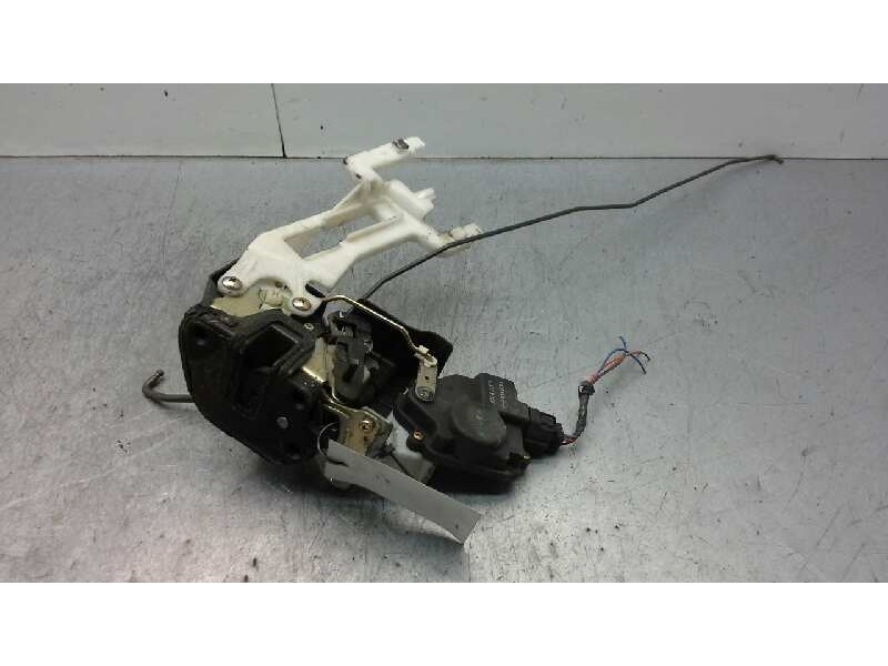 Recambio de cerradura puerta trasera izquierda para hyundai santa fe (sm) 2.0 gls crdi referencia OEM IAM 8141026000  