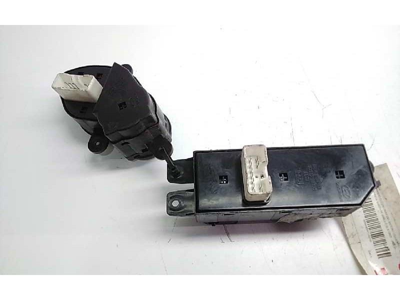 Recambio de mando elevalunas delantero izquierdo para hyundai santa fe (sm) 2.0 gls crdi referencia OEM IAM 9357026000  