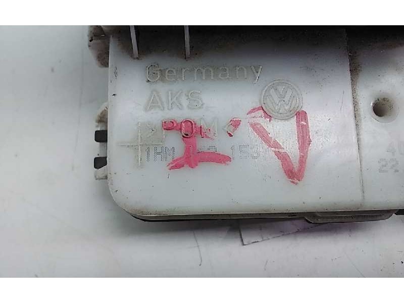 Recambio de cerradura puerta delantera izquierda para volkswagen polo berlina (6n2) trendline referencia OEM IAM 1HM142153  