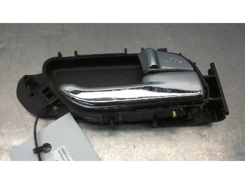 Recambio de maneta interior delantera derecha para ssangyong rodius xdi premium referencia OEM IAM   