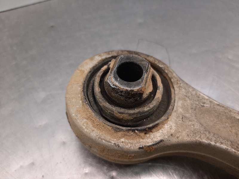 Recambio de brazo suspension inferior delantero izquierdo para audi a4 berlina (8e) 2.0 tdi 16v (103kw) referencia OEM IAM 8E040