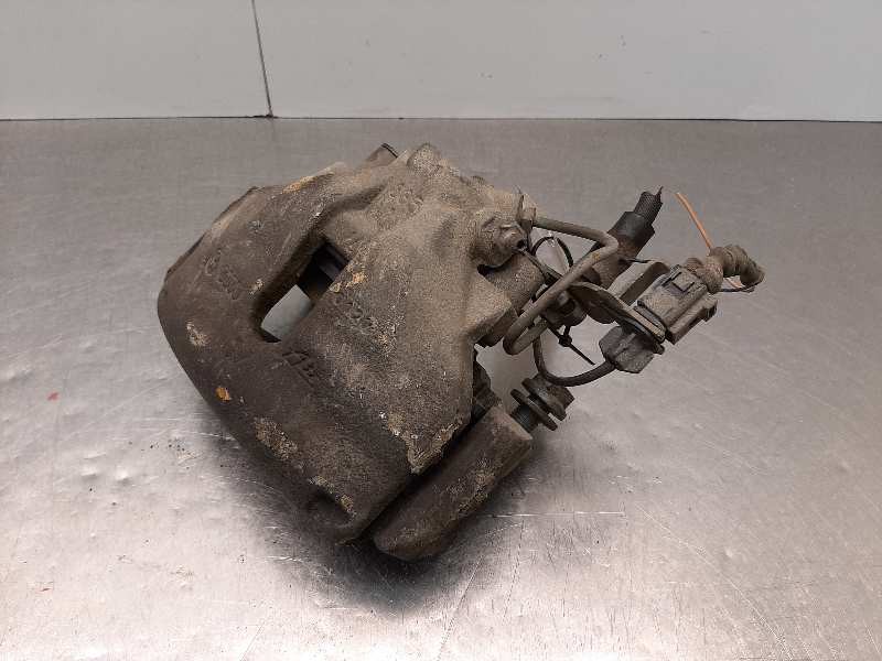 Recambio de pinza freno delantera derecha para audi a4 berlina (8e) 2.0 tdi 16v (103kw) referencia OEM IAM 8E0615124A  