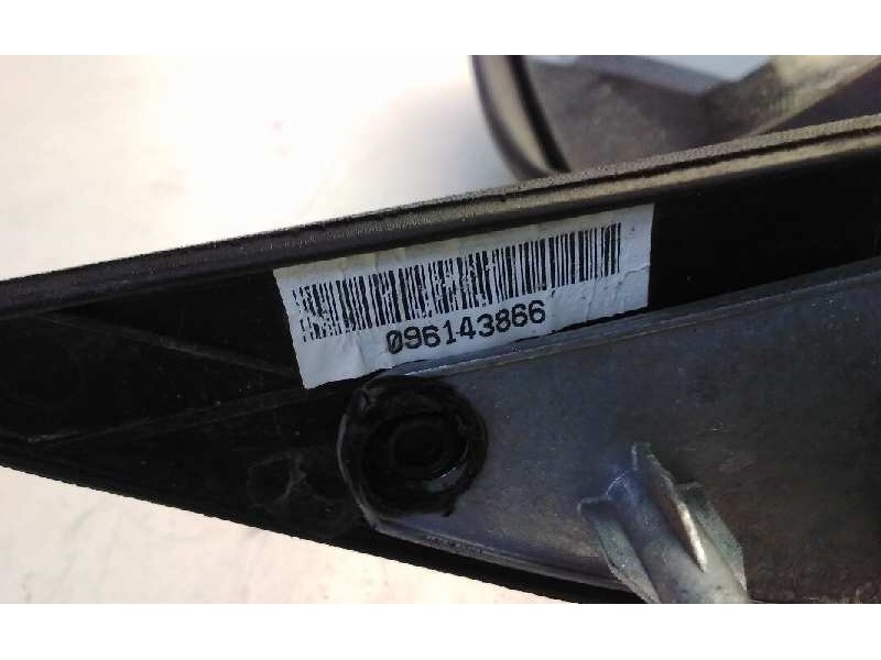 Recambio de retrovisor derecho para citroen saxo 1.1 sx referencia OEM IAM 096143866  