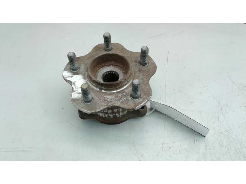 Recambio de buje trasero izquierdo para nissan qashqai (j10) 2.0 dci turbodiesel cat referencia OEM IAM   117835