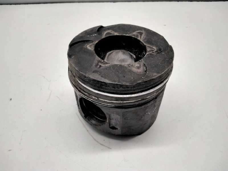 Recambio de piston para mercedes clase c (w203) berlina 2.7 cdi 20v cat referencia OEM IAM   118140