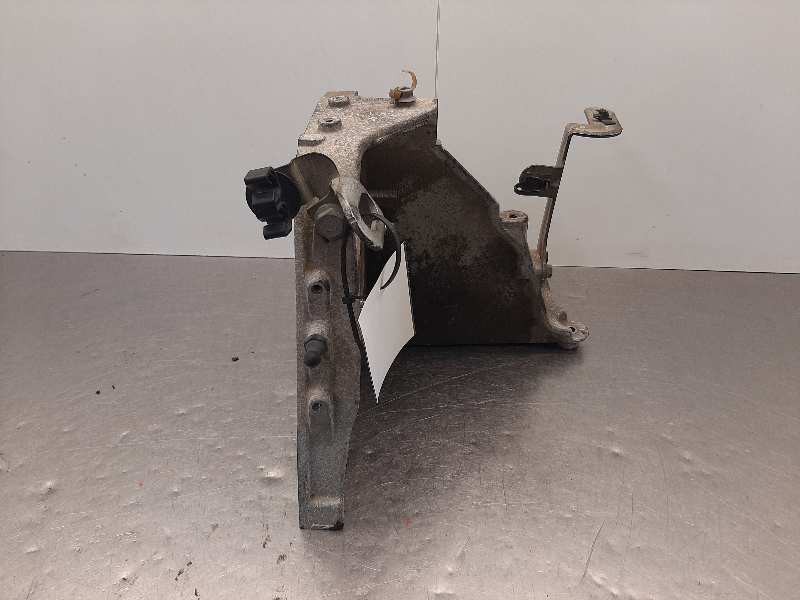 Recambio de soporte bomba inyeccion para opel zafira b enjoy referencia OEM IAM C2412A  