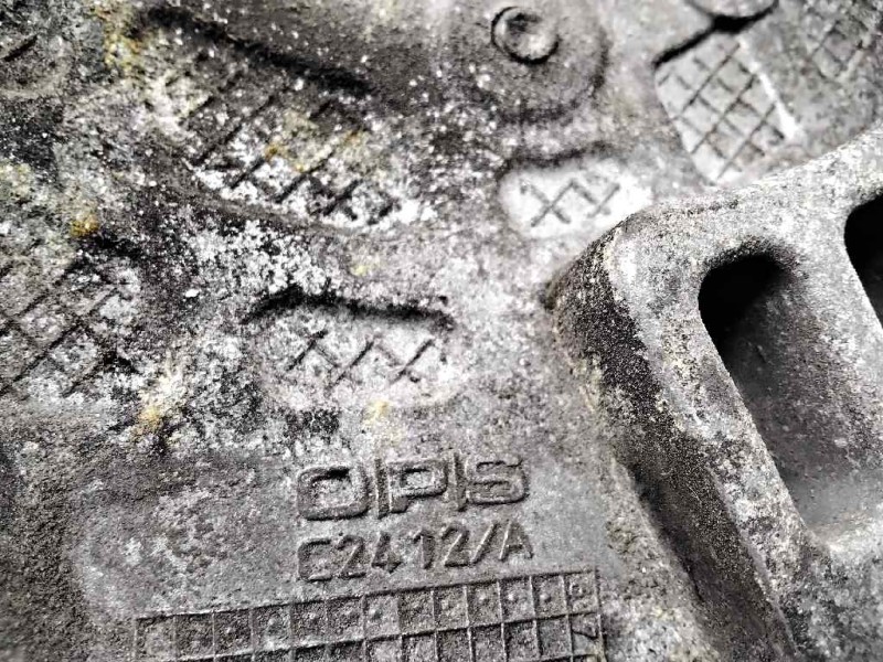 Recambio de soporte bomba inyeccion para opel zafira b enjoy referencia OEM IAM C2412A  