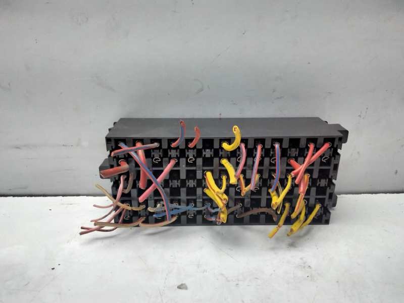 Recambio de caja fusibles para renault trafic combi (ab 4.01) 2.0 dci diesel fap cat referencia OEM IAM 703297579  