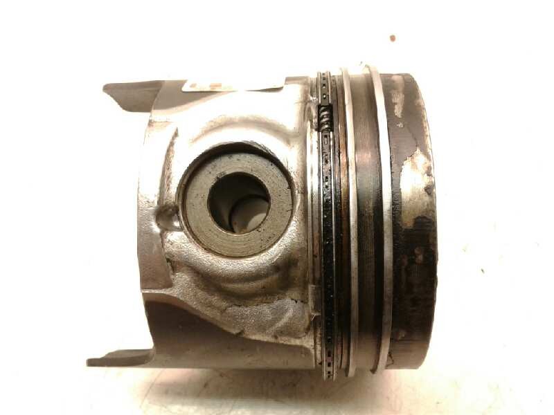 Recambio de piston para opel monterey ltd referencia OEM IAM 7681  