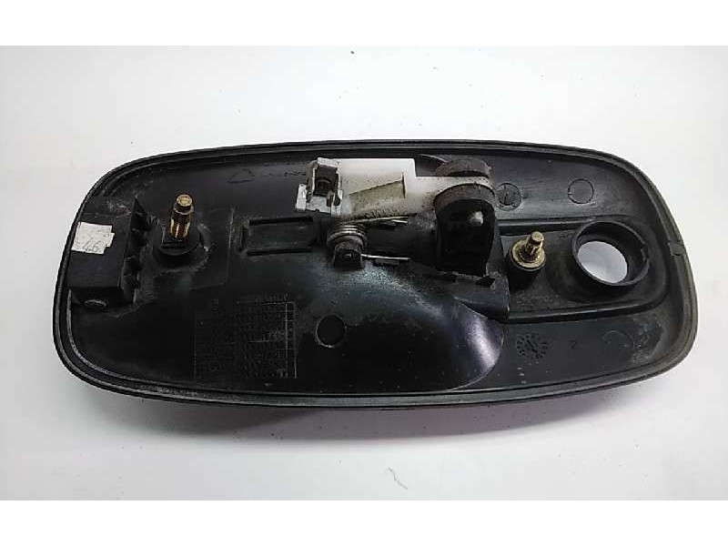 Recambio de maneta exterior delantera izquierda para renault trafic combi (ab 4.01) 2.0 dci diesel fap cat referencia OEM IAM 82