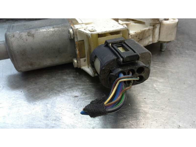 Recambio de elevalunas trasero derecho para bmw serie 1 berlina (e81/e87) 120d referencia OEM IAM 136518  