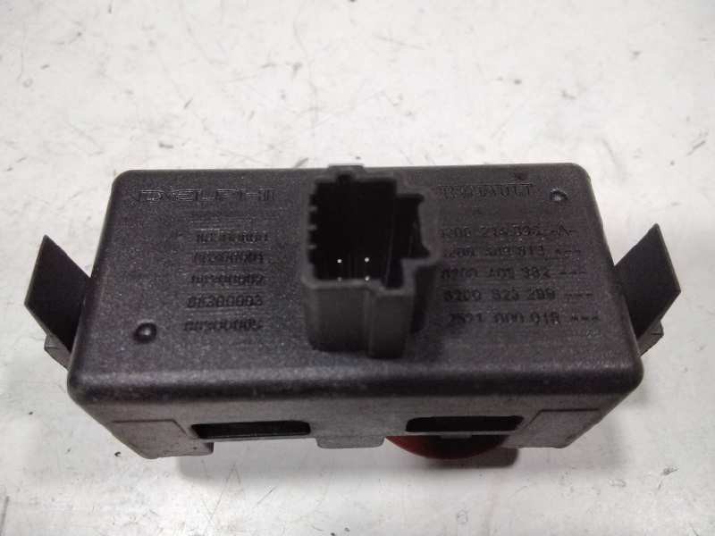 Recambio de warning para renault clio iii luxe privilege referencia OEM IAM 883000000  