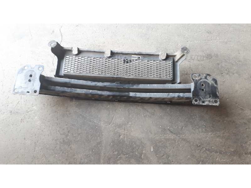 Recambio de refuerzo paragolpes delantero para chrysler grand voyager lx referencia OEM IAM 05113162AA  