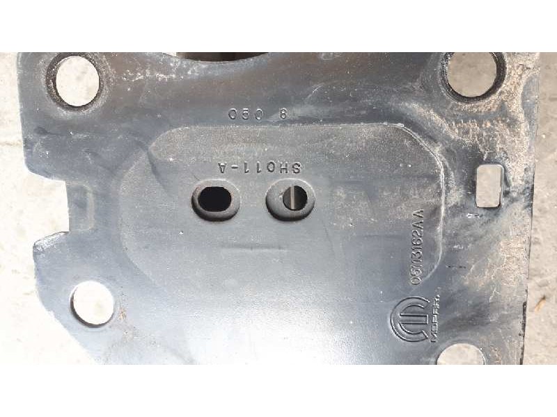 Recambio de refuerzo paragolpes delantero para chrysler grand voyager lx referencia OEM IAM 05113162AA  
