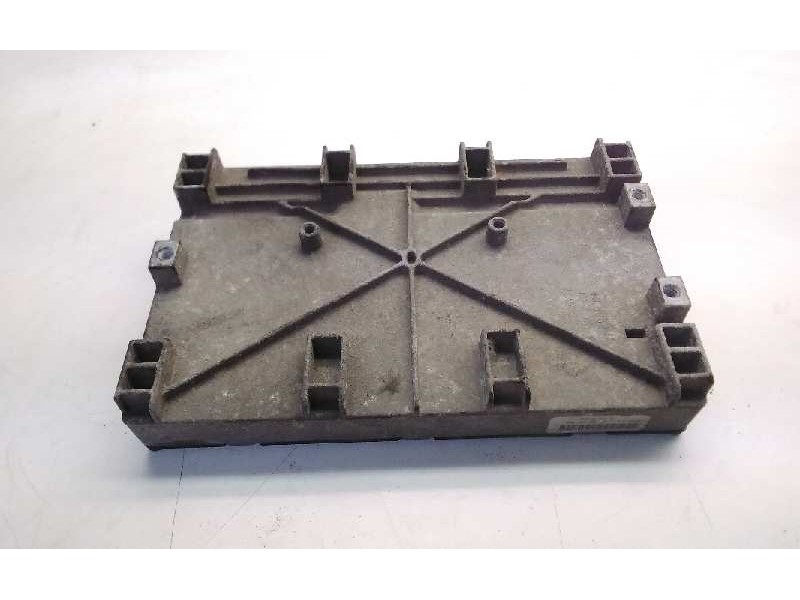 Recambio de centralita motor uce para chrysler grand voyager lx referencia OEM IAM 841100  