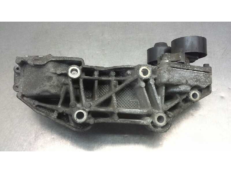 Recambio de soporte alternador para nissan primastar (x..) kombi l1h1 2.7t (9 sitze) referencia OEM IAM 8200527320  