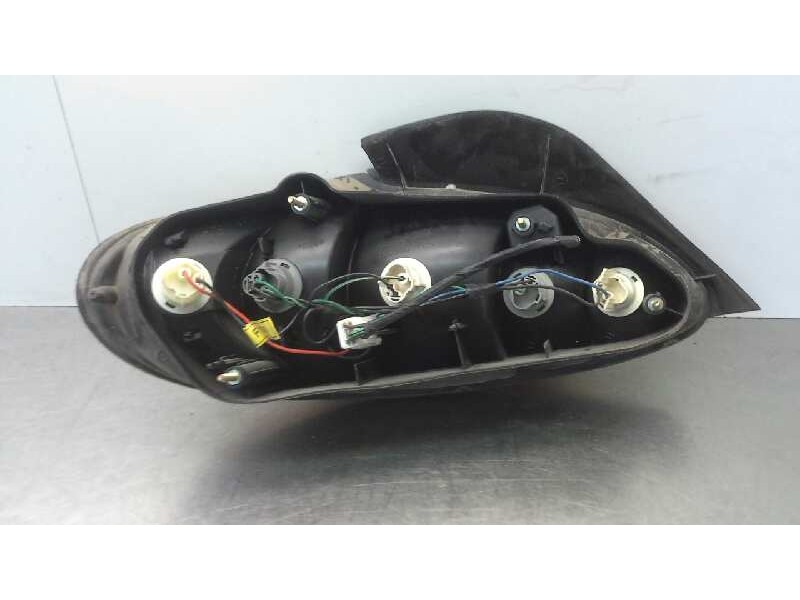 Recambio de piloto trasero derecho para hyundai lantra berlina (rd) 1.6 gls referencia OEM IAM   