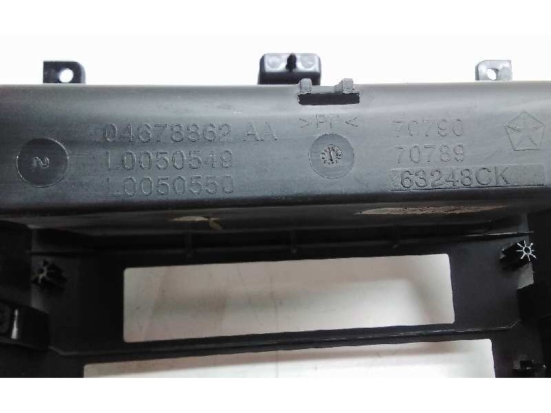 Recambio de aireador central para chrysler grand voyager lx referencia OEM IAM 04678862AA  