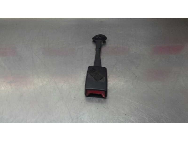 Recambio de enganche delantero izquierdo para audi a4 avant (8e) 2.5 tdi (114kw) referencia OEM IAM   