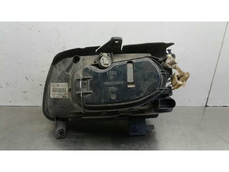 Recambio de faro derecho para volkswagen polo berlina (6n2) conceptline referencia OEM IAM   