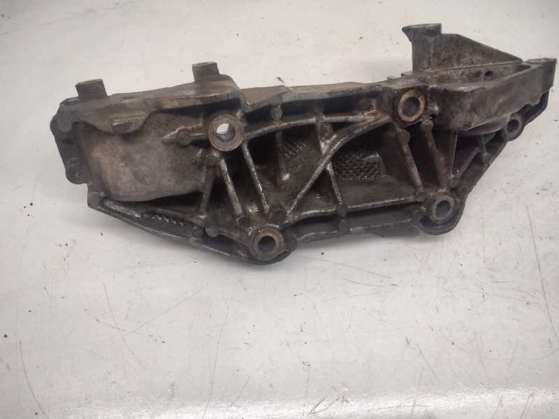 Recambio de soporte alternador para nissan x-trail (t31) le referencia OEM IAM 8200527320  