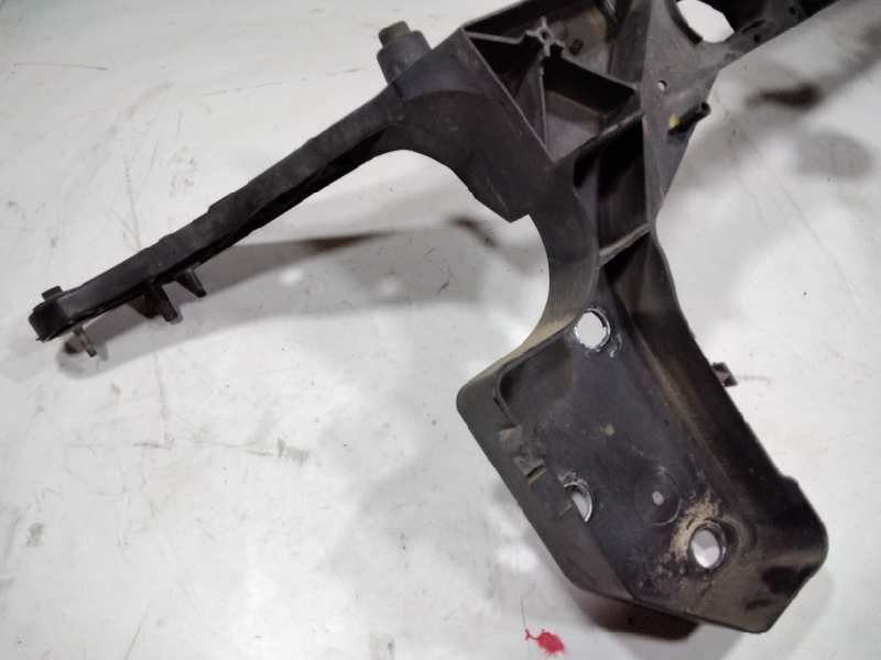 Recambio de panel frontal para renault clio grandtour dynamique referencia OEM IAM 82002P0143  