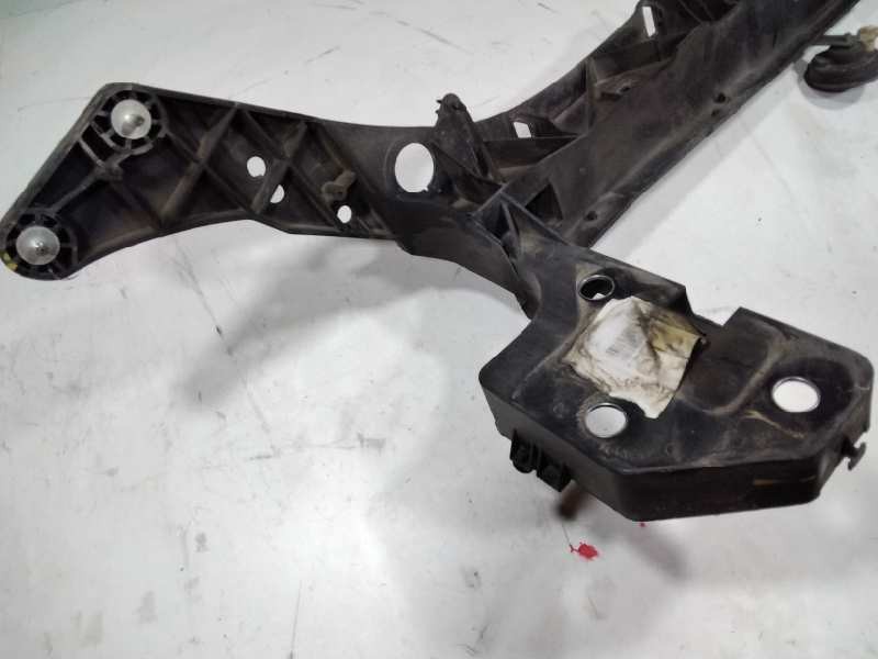 Recambio de panel frontal para renault clio grandtour dynamique referencia OEM IAM 82002P0143  