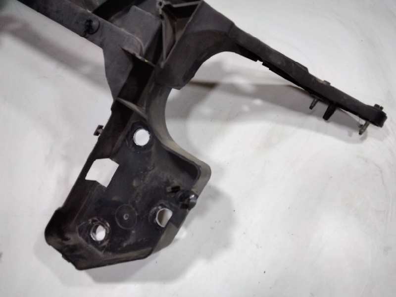 Recambio de panel frontal para renault clio grandtour dynamique referencia OEM IAM 82002P0143  