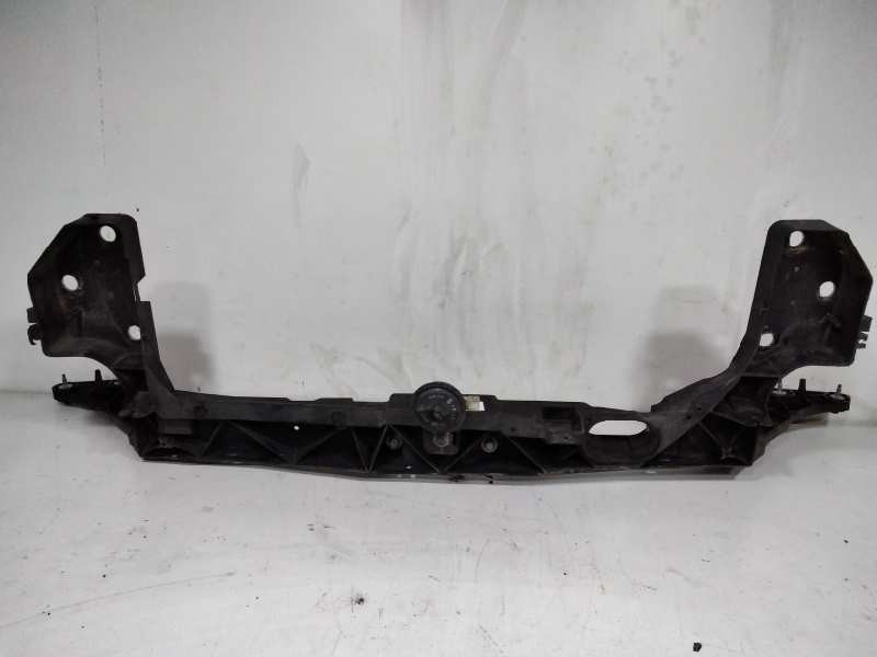 Recambio de panel frontal para renault clio grandtour dynamique referencia OEM IAM 82002P0143  