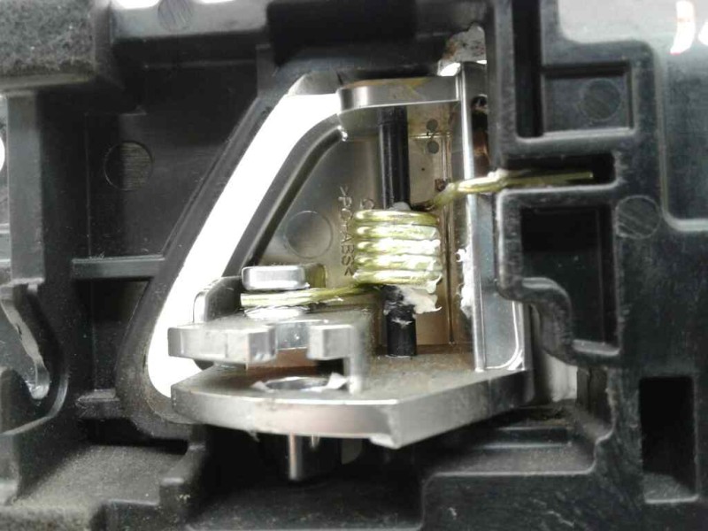 Recambio de maneta interior delantera derecha para kia sportage 1.6 cat referencia OEM IAM 82623F1000  