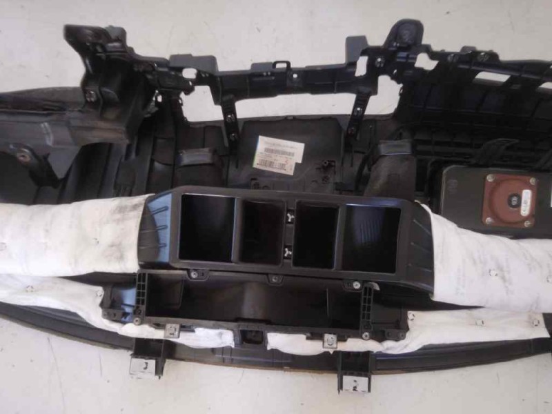 Recambio de salpicadero para kia sportage 1.6 cat referencia OEM IAM 84710F1200WK 17100612187520QLLHD2 