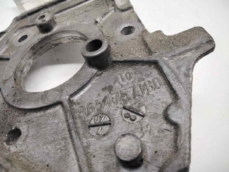 Recambio de soporte bomba inyeccion para peugeot 207 x-line referencia OEM IAM 9654757180  