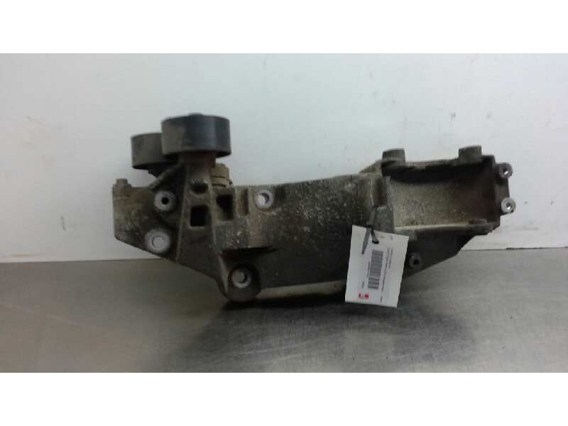 Recambio de soporte alternador para renault trafic combi (ab 4.01) generation privilege  combi corto referencia OEM IAM   