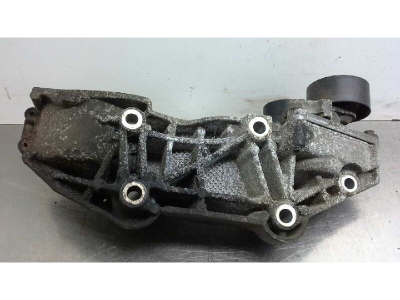 Recambio de soporte alternador para renault trafic combi (ab 4.01) generation privilege  combi corto referencia OEM IAM   