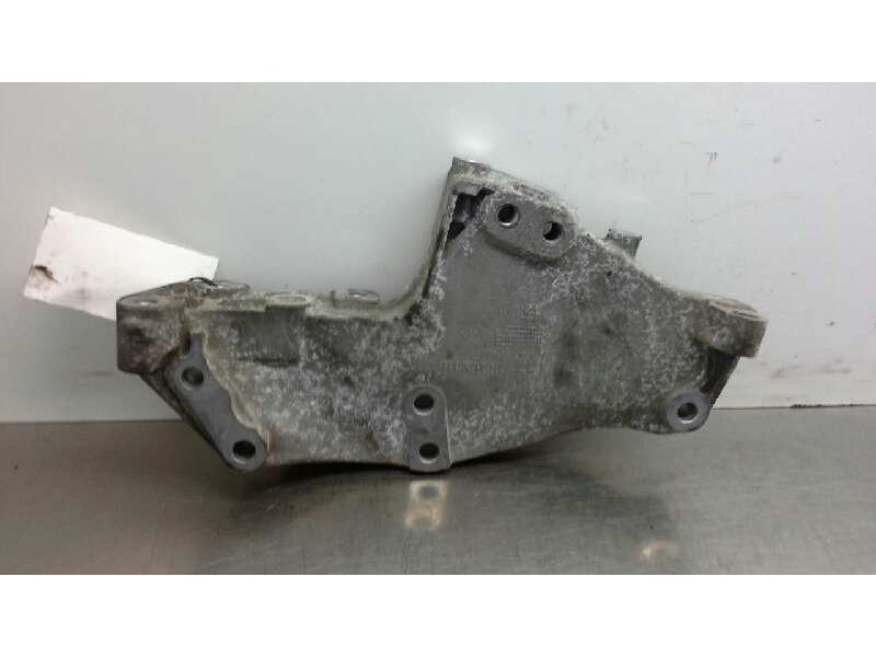Recambio de soporte motor derecho inferior para renault trafic combi (ab 4.01) generation privilege  combi corto referencia OEM 