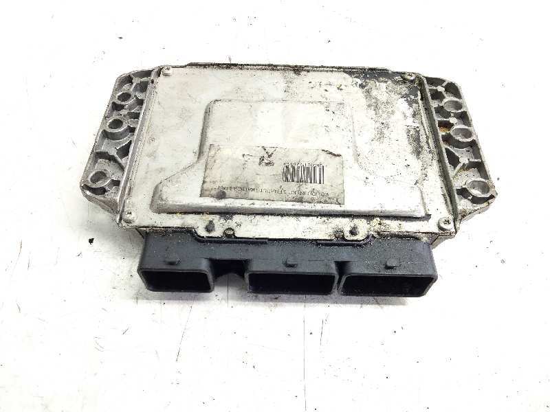 Recambio de centralita motor uce para renault trafic caja cerrada (ab 4.01) referencia OEM IAM 8200444583 S3000 122505
