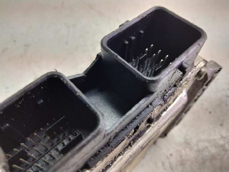 Recambio de centralita motor uce para renault trafic caja cerrada (ab 4.01) referencia OEM IAM 8200444583 S3000 122505