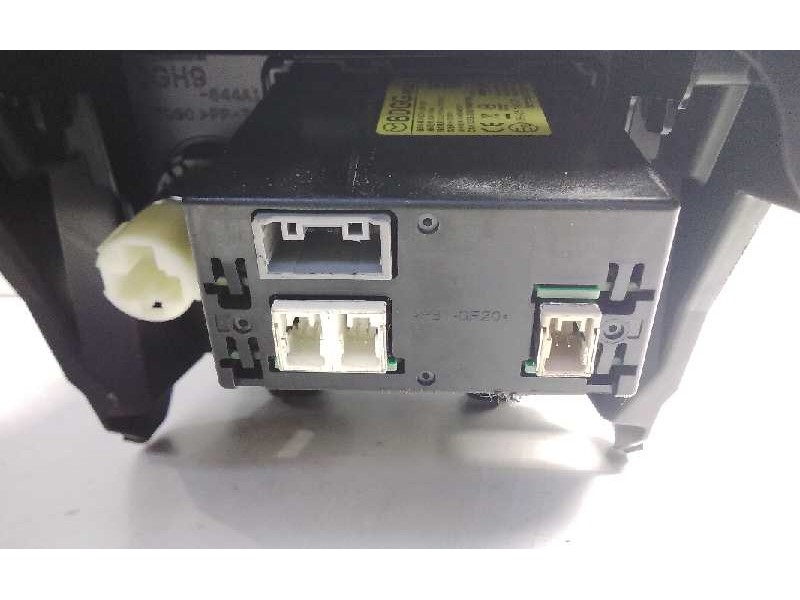 Recambio de apoyabrazos central para mazda cx-30 referencia OEM IAM M1107349  