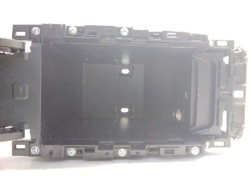 Recambio de apoyabrazos central para mazda cx-30 referencia OEM IAM M1107349  