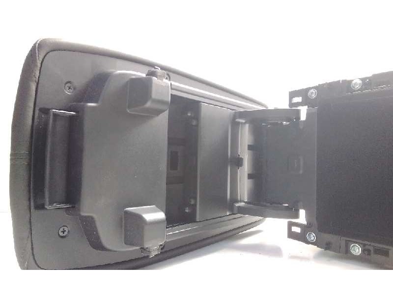 Recambio de apoyabrazos central para mazda cx-30 referencia OEM IAM M1107349  