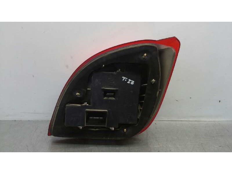 Recambio de piloto trasero izquierdo para ford fiesta berlina (dx) trend referencia OEM IAM 1044156  