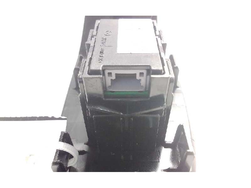 Recambio de mando elevalunas delantero derecho para mazda cx-30 referencia OEM IAM BDGF66370  