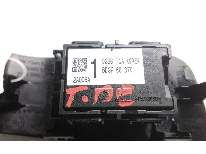 Recambio de mando elevalunas trasero derecho para mazda cx-30 referencia OEM IAM 2009A1  