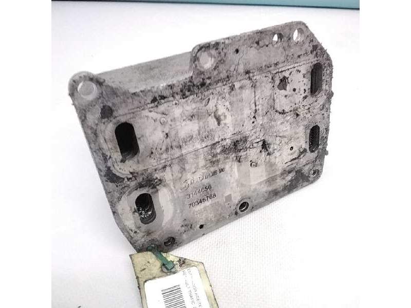 Recambio de enfriador aceite motor para renault trafic caja cerrada dci cat referencia OEM IAM 70346768  